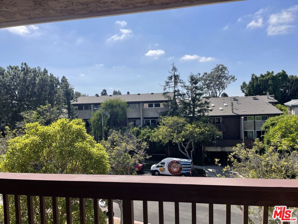 5625 Cambridge Way 301