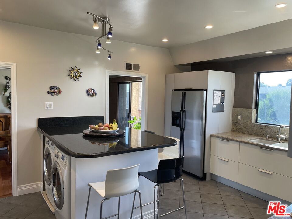 5625 Cambridge Way 301