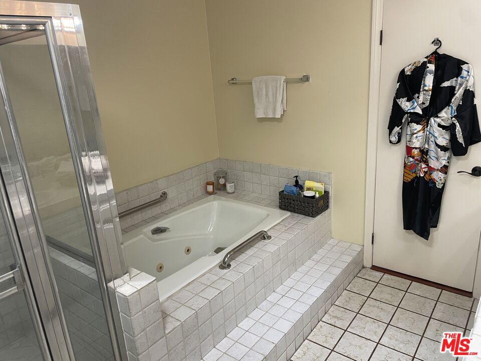 5625 Cambridge Way 301