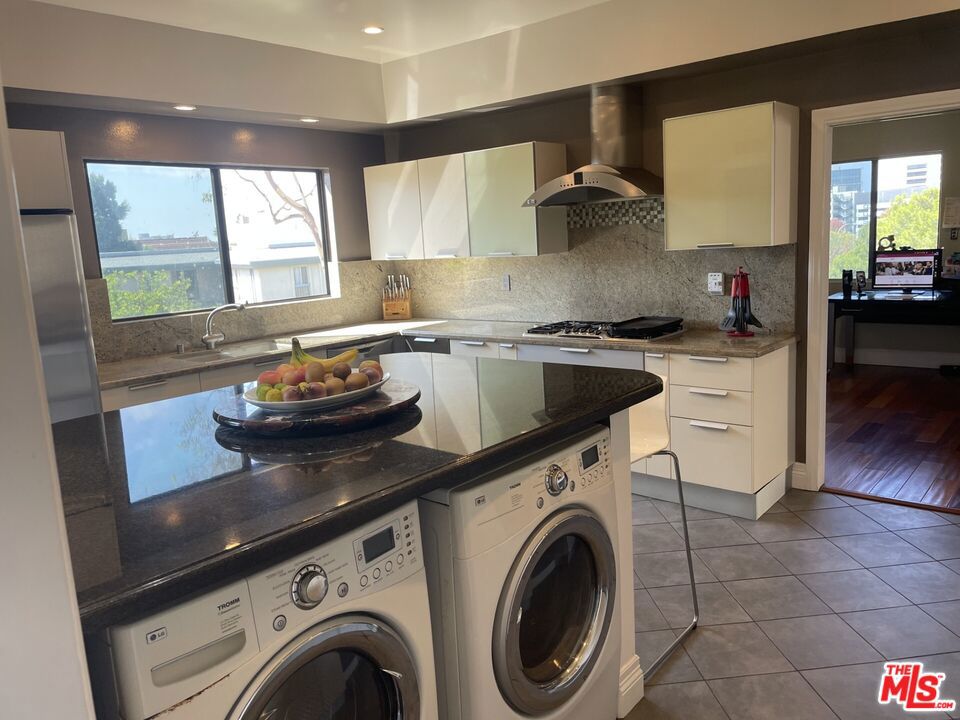 5625 Cambridge Way 301