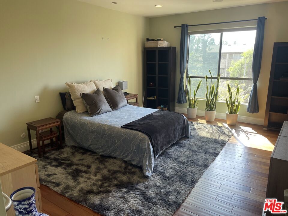 5625 Cambridge Way 301