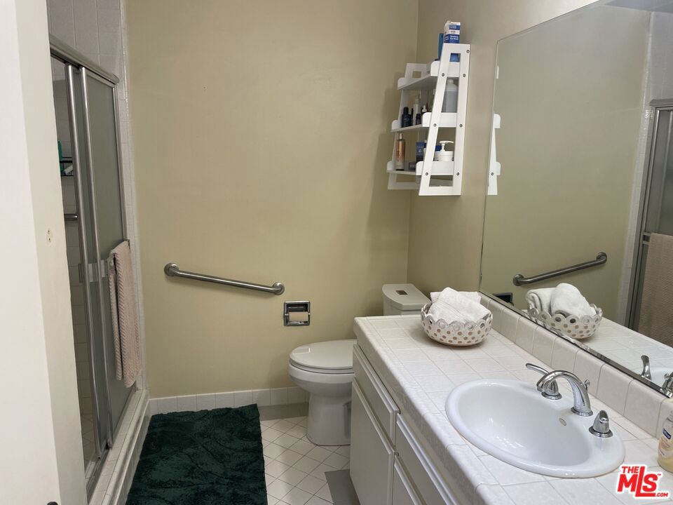 5625 Cambridge Way 301