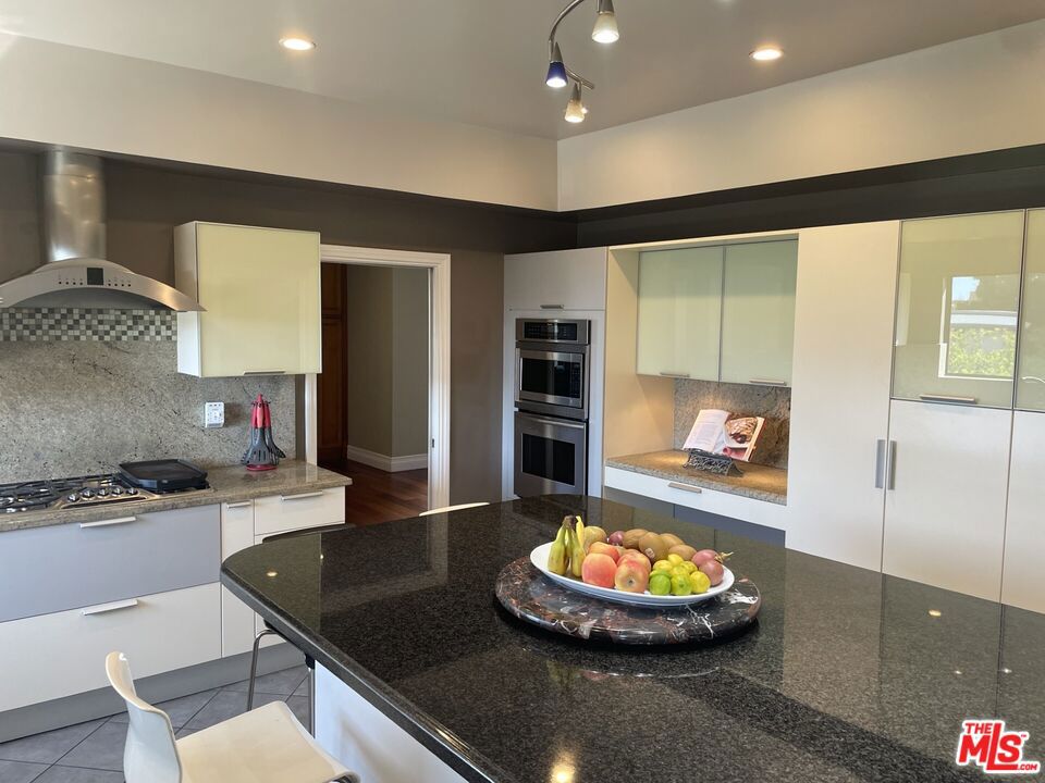 5625 Cambridge Way 301