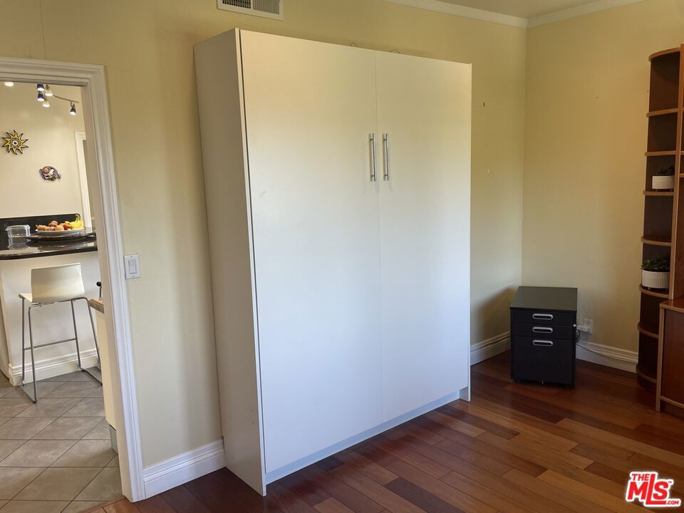 5625 Cambridge Way 301