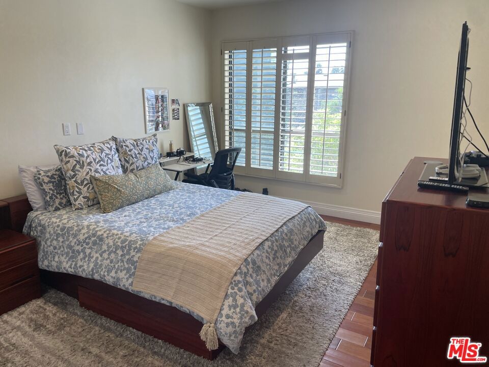 5625 Cambridge Way 301