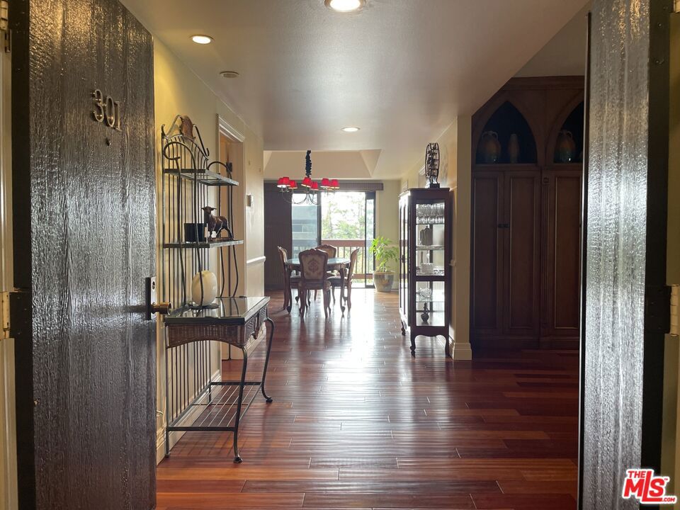 5625 Cambridge Way 301