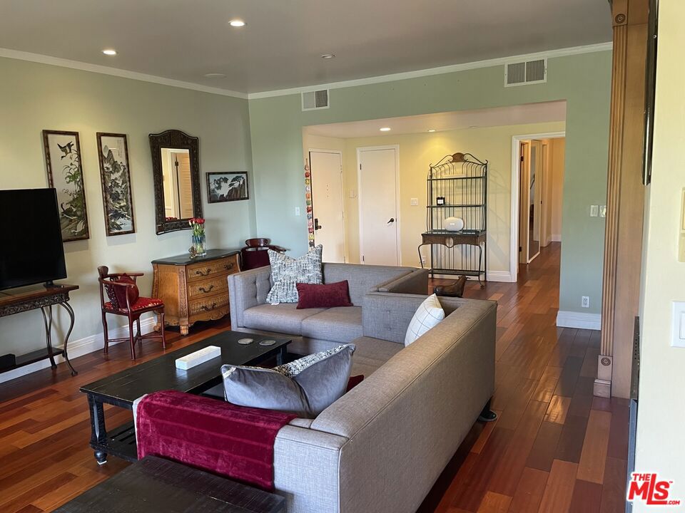 5625 Cambridge Way 301