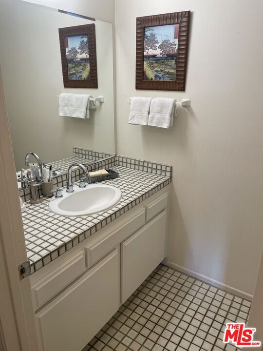 5625 Cambridge Way 301