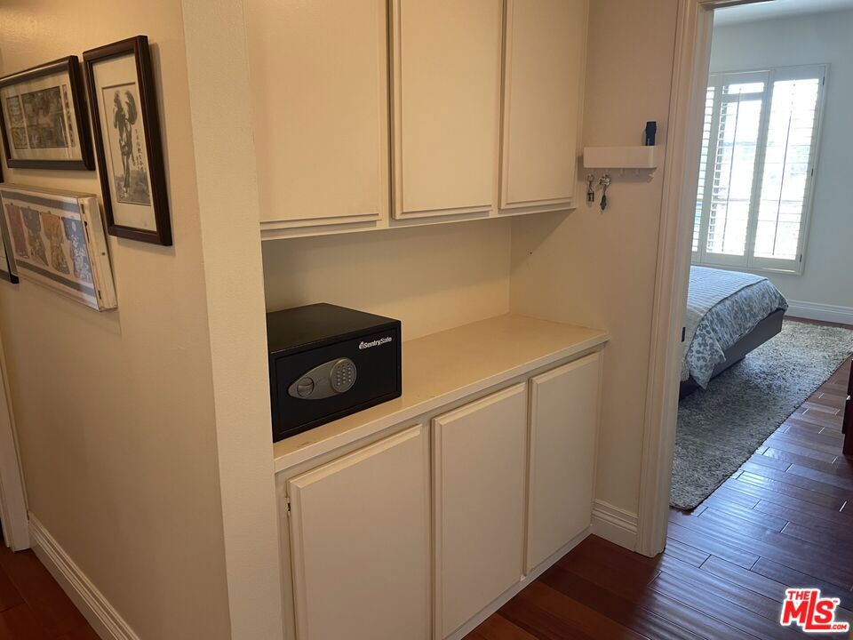 5625 Cambridge Way 301