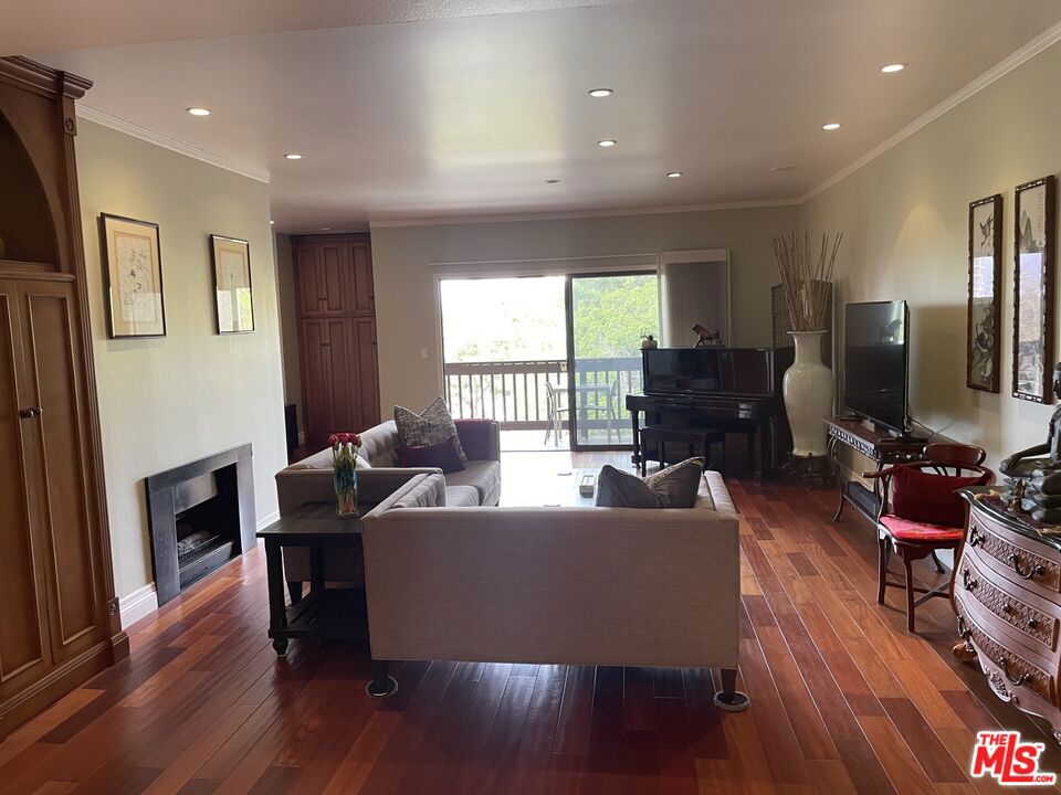 5625 Cambridge Way 301