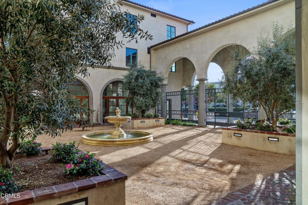 88 N Oakland Avenue 205