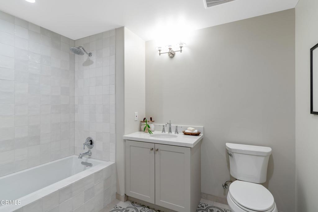 88 N Oakland Avenue 205