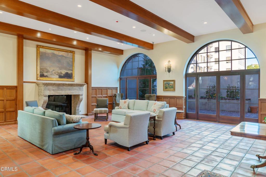 88 N Oakland Avenue 205