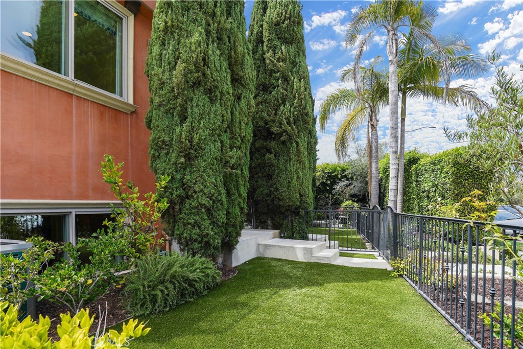 615 S Pacific Coast Highway Unit: C