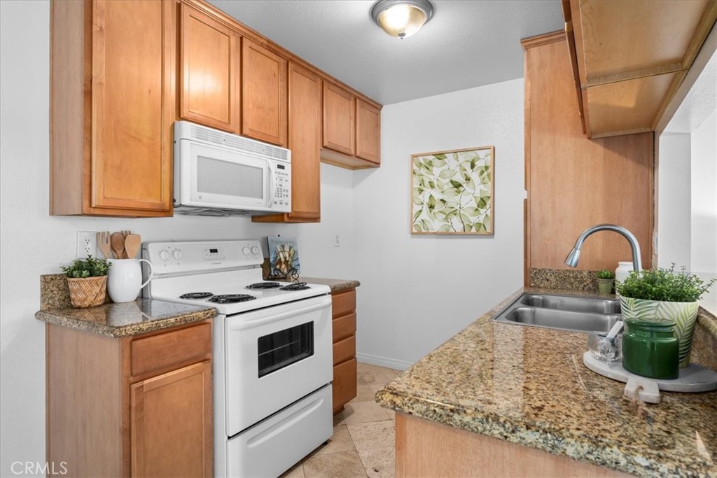 23320 Marigold Avenue Unit: P101