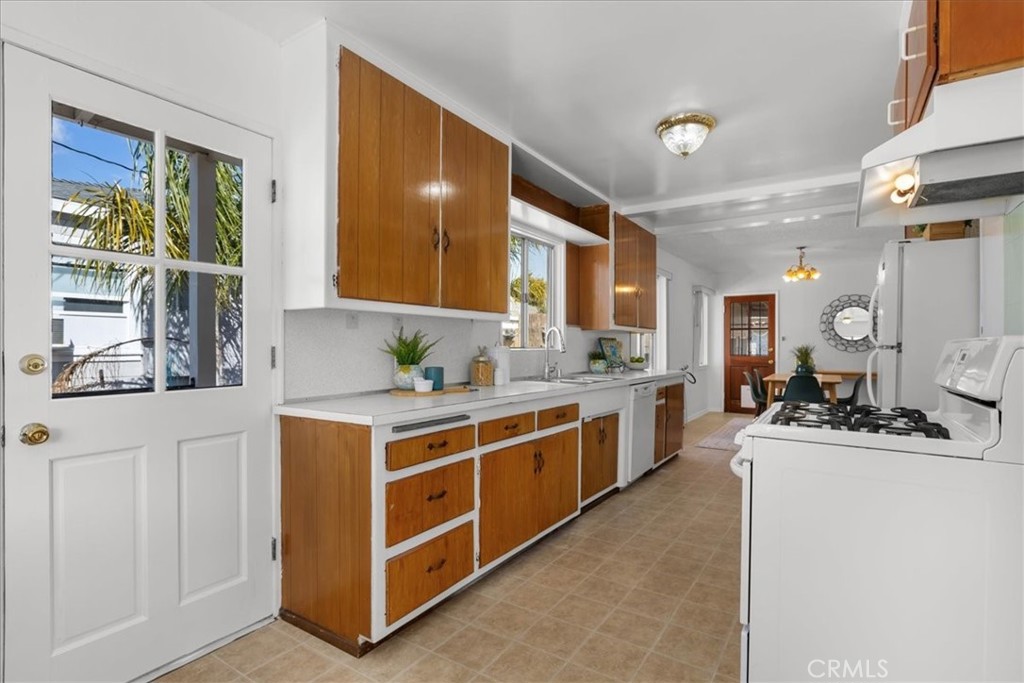 1628 Greenwood Avenue