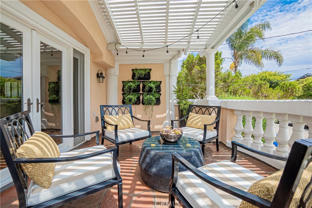 117 S Juanita Avenue A