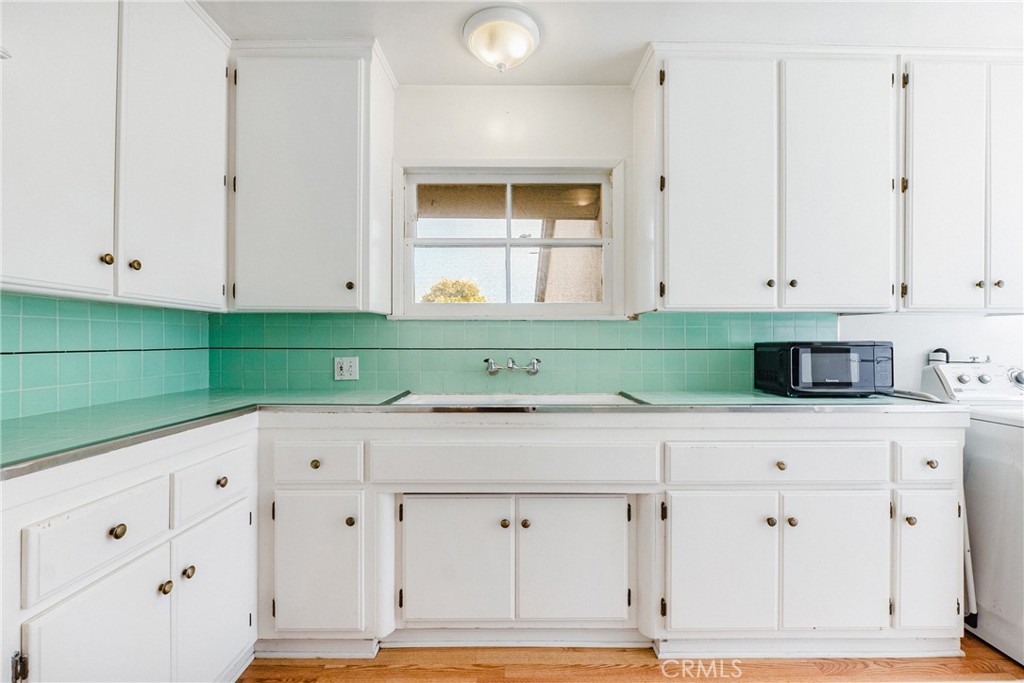 22105 Ellinwood Drive