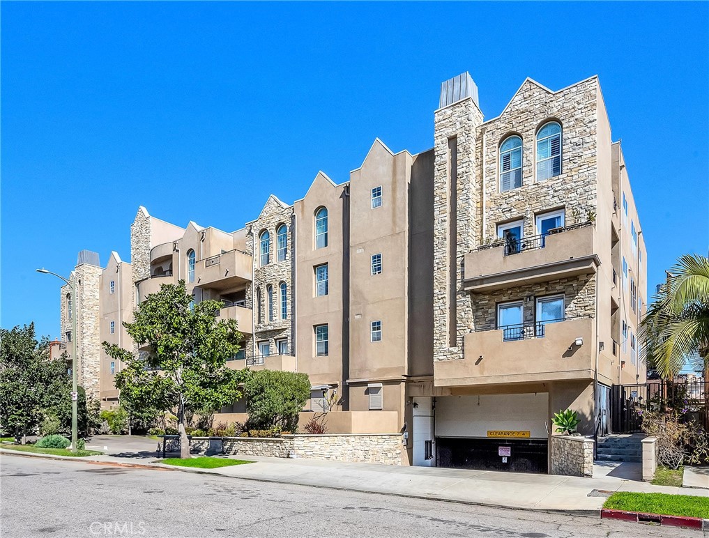 3636 Jasmine Avenue 204