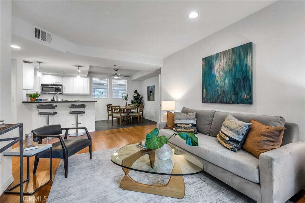 3636 Jasmine Avenue 204