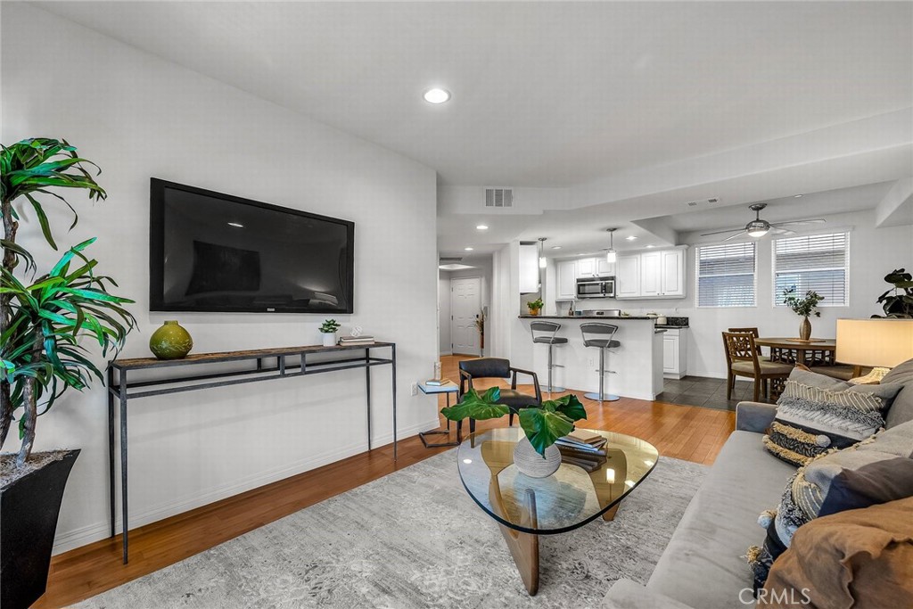 3636 Jasmine Avenue 204