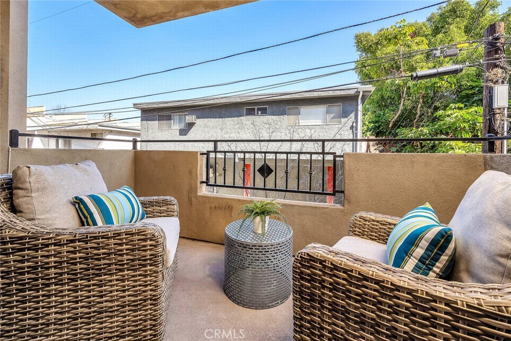 3636 Jasmine Avenue 204