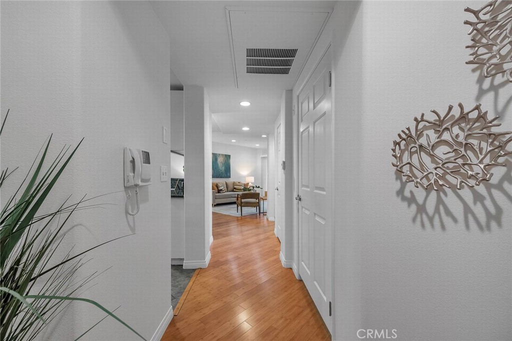 3636 Jasmine Avenue 204