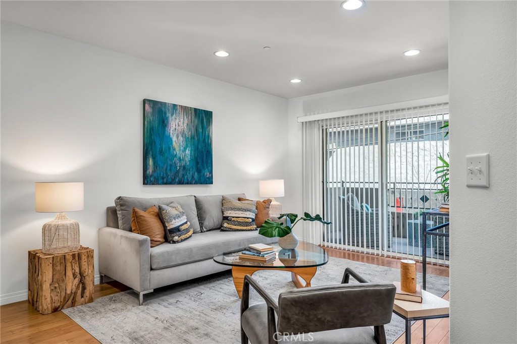 3636 Jasmine Avenue 204