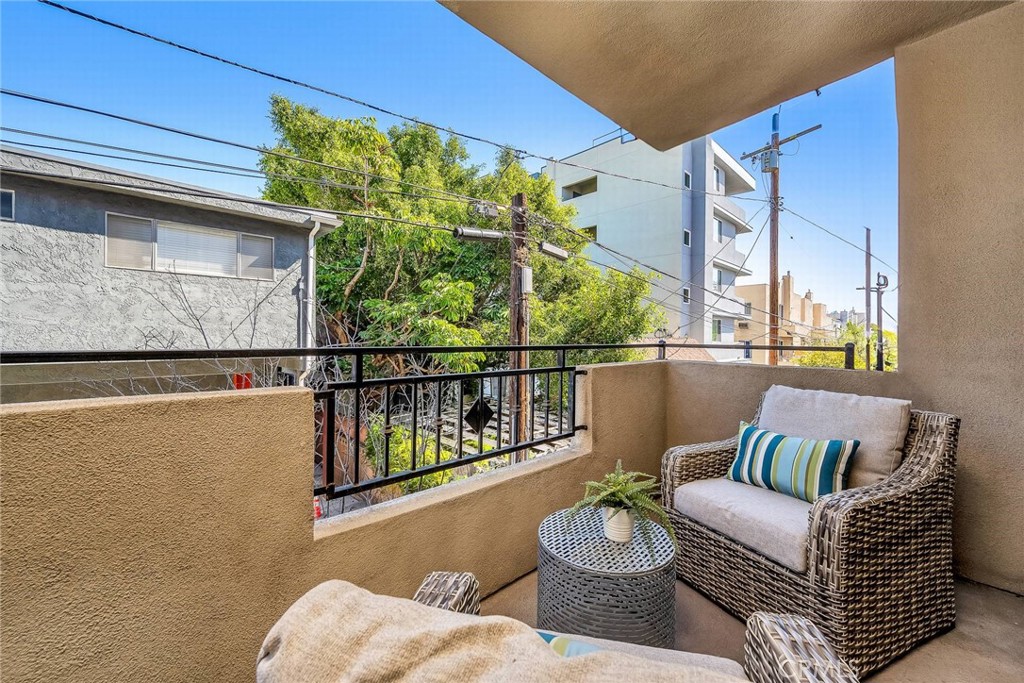 3636 Jasmine Avenue 204