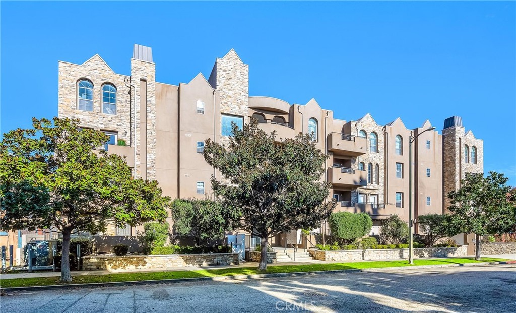 3636 Jasmine Avenue 204