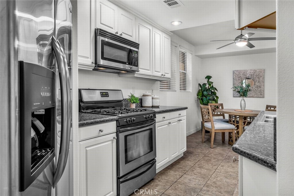 3636 Jasmine Avenue 204