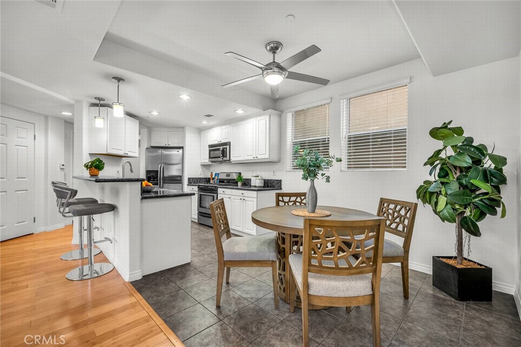 3636 Jasmine Avenue 204