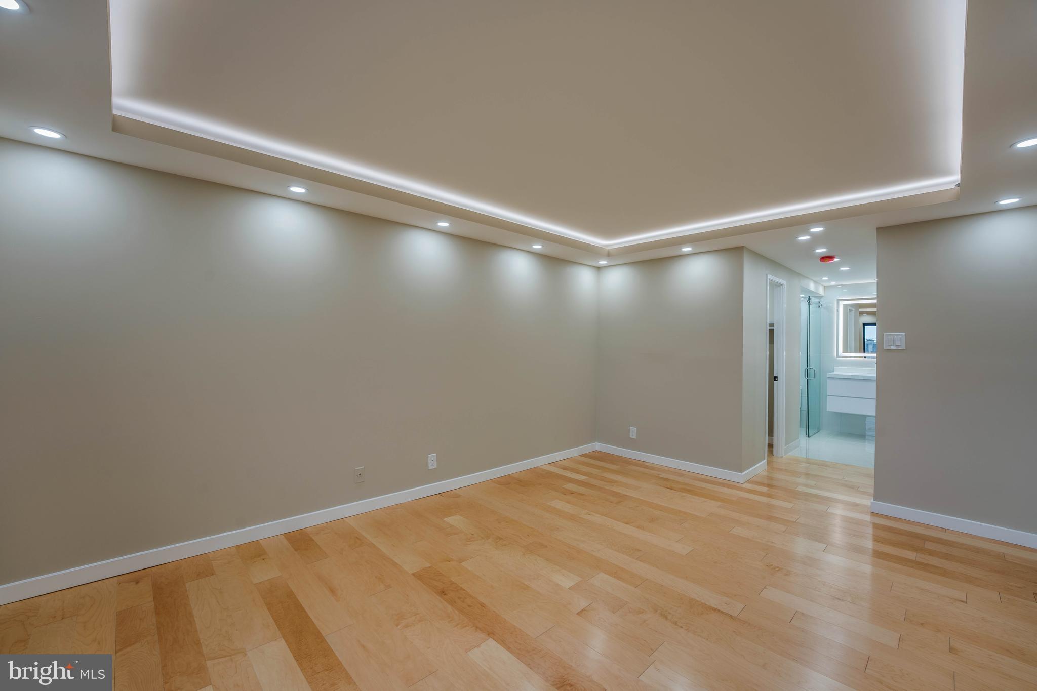 309 Yoakum Pkwy #1702