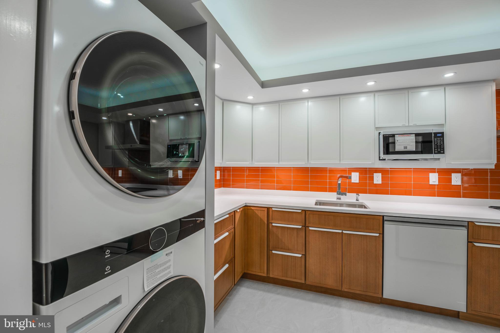 309 Yoakum Pkwy #1702