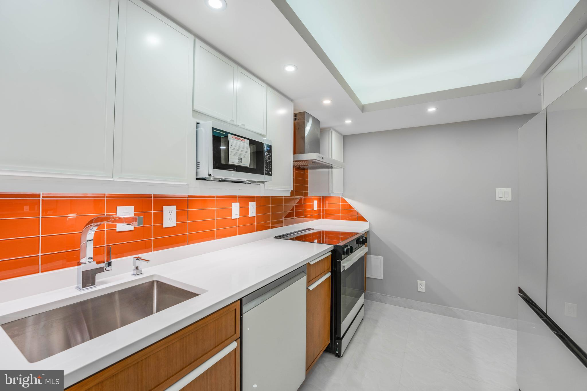 309 Yoakum Pkwy #1702