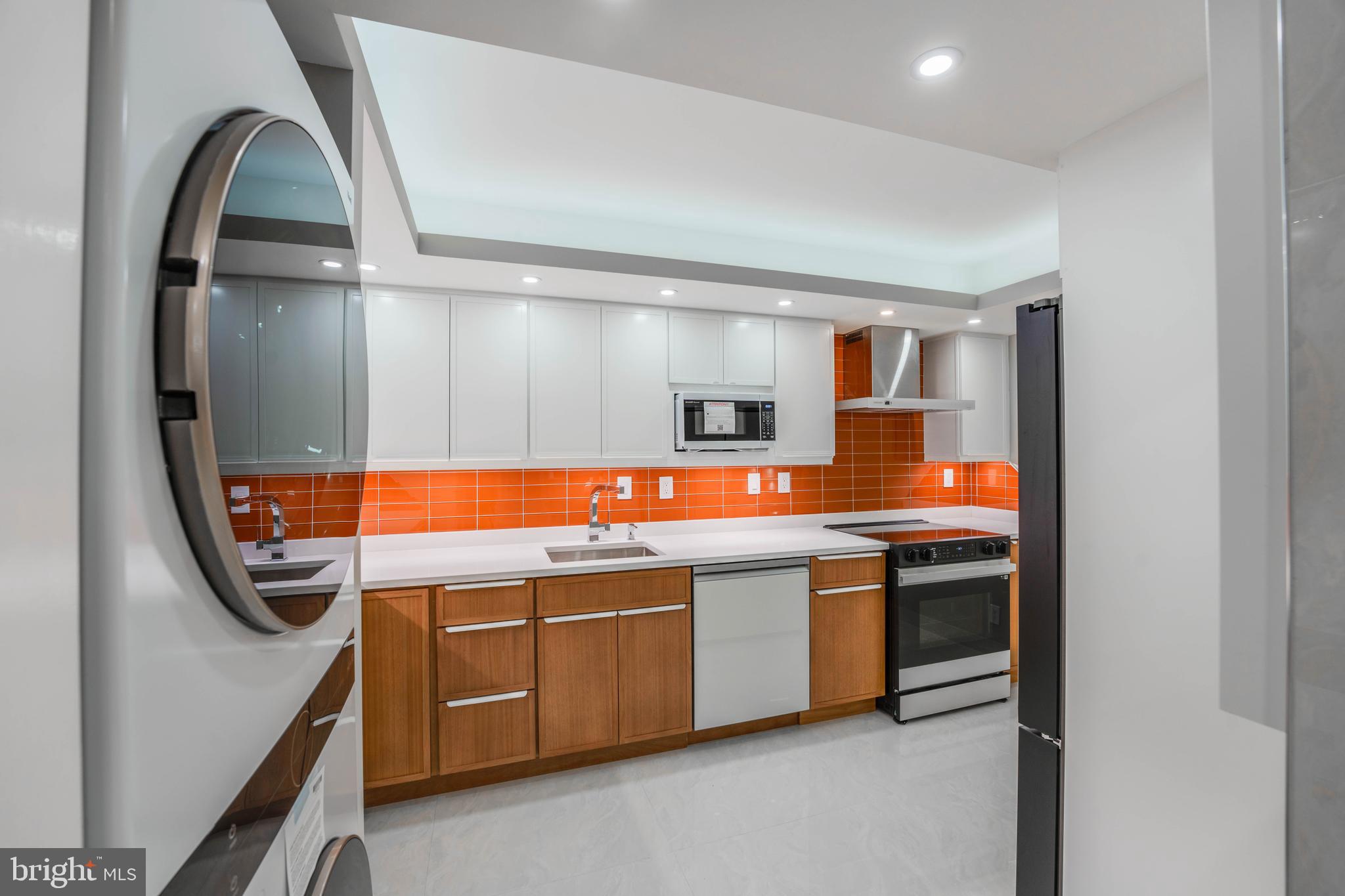 309 Yoakum Pkwy #1702