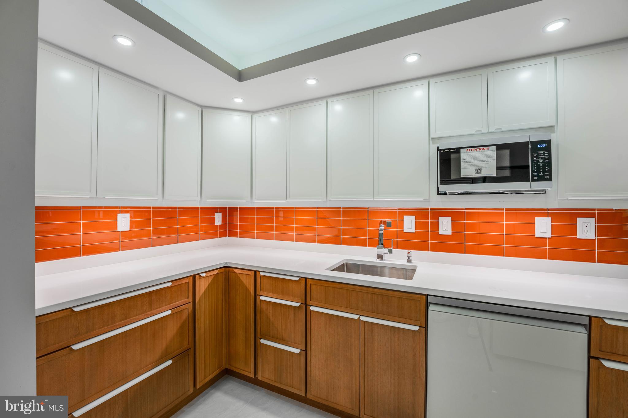 309 Yoakum Pkwy #1702