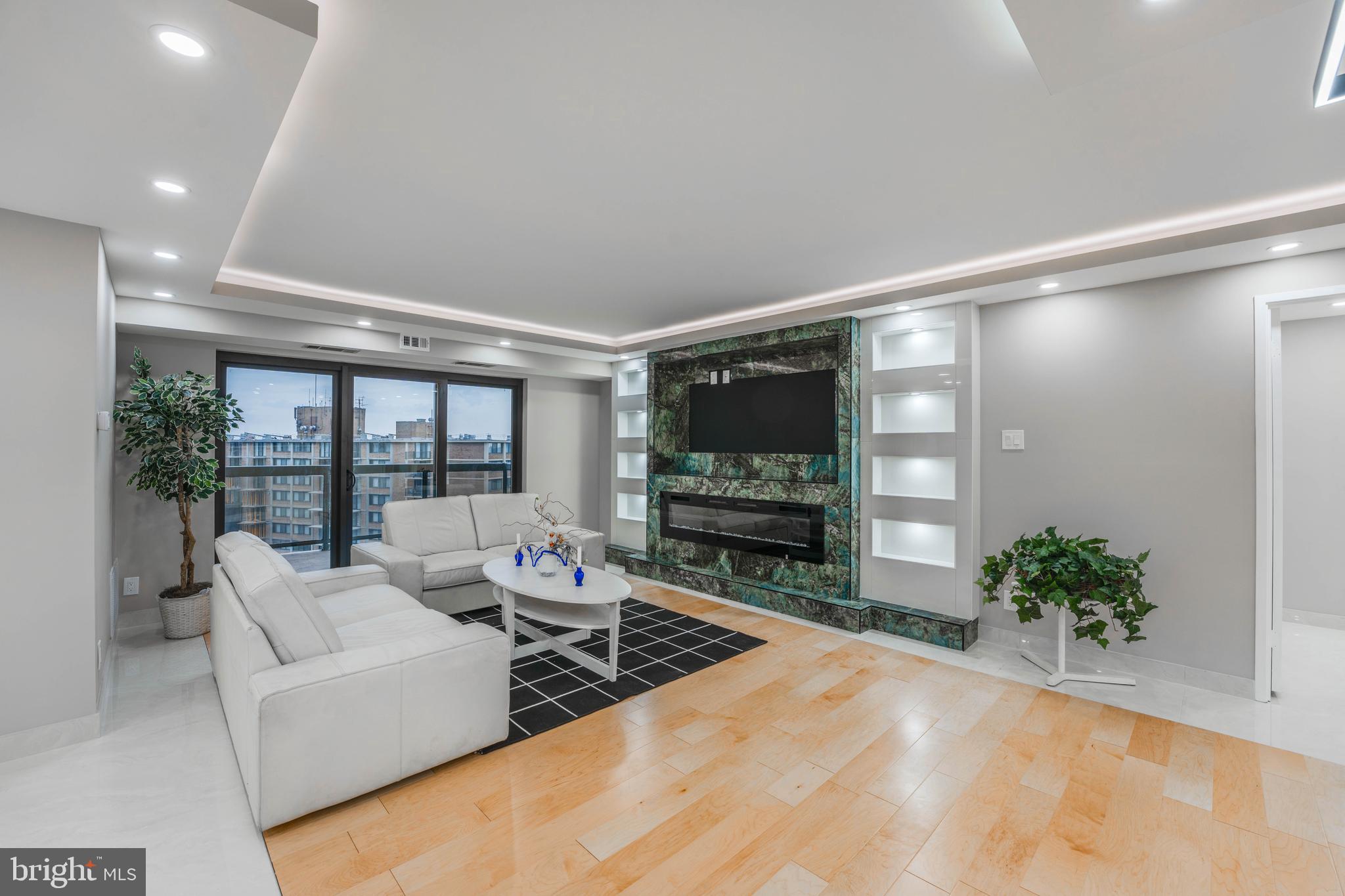 309 Yoakum Pkwy #1702