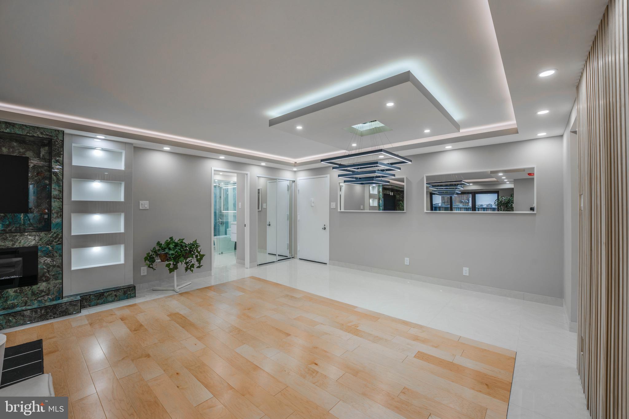 309 Yoakum Pkwy #1702