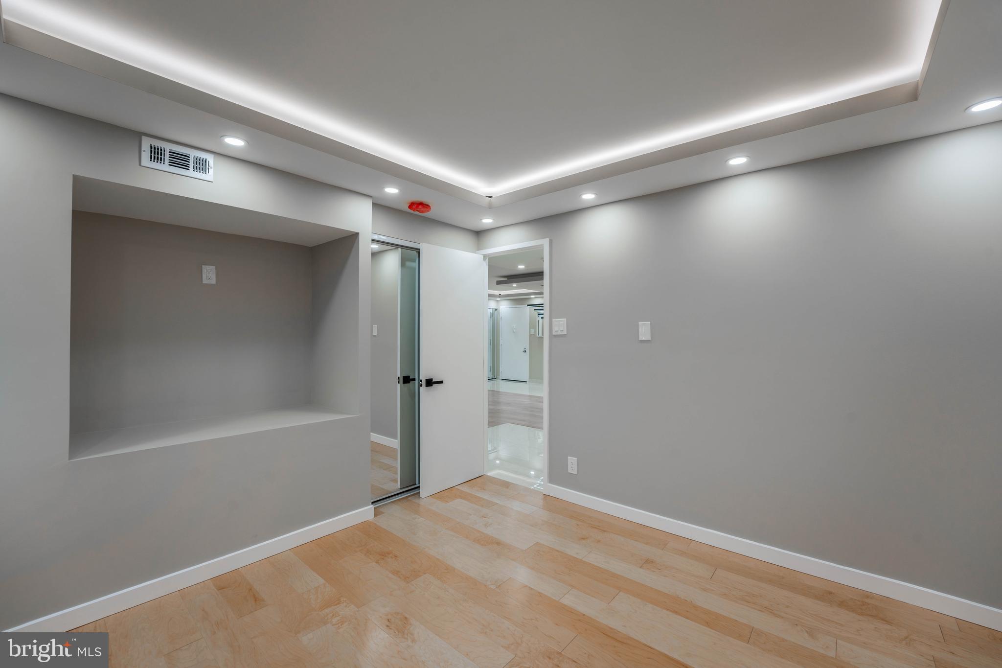 309 Yoakum Pkwy #1702