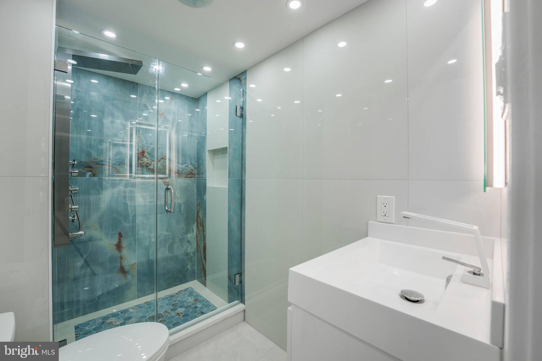 309 Yoakum Pkwy #1702