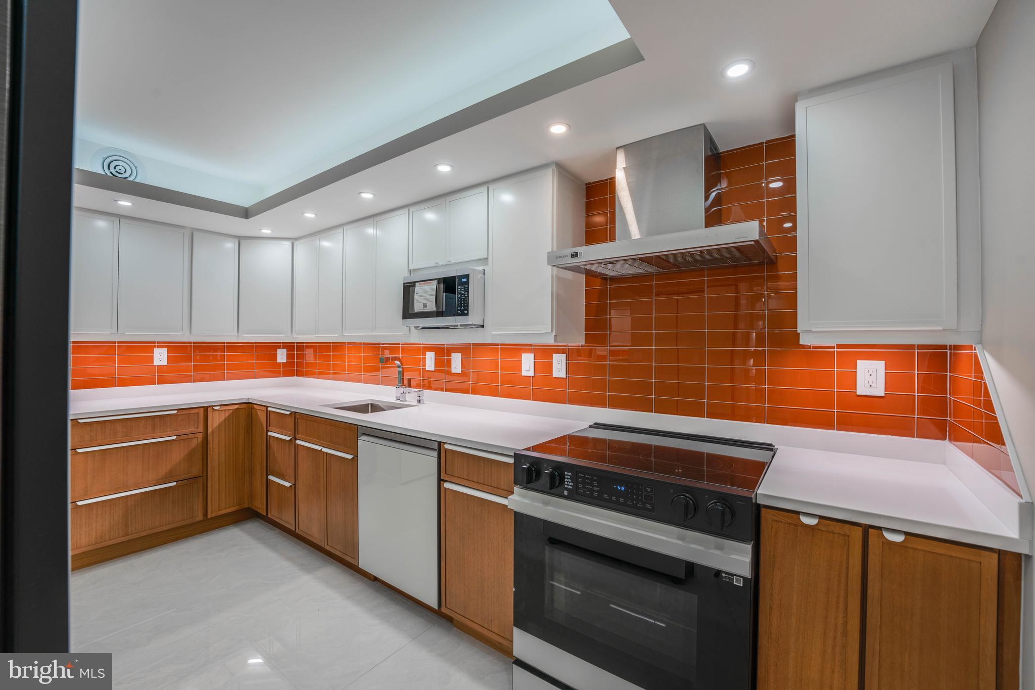 309 Yoakum Pkwy #1702