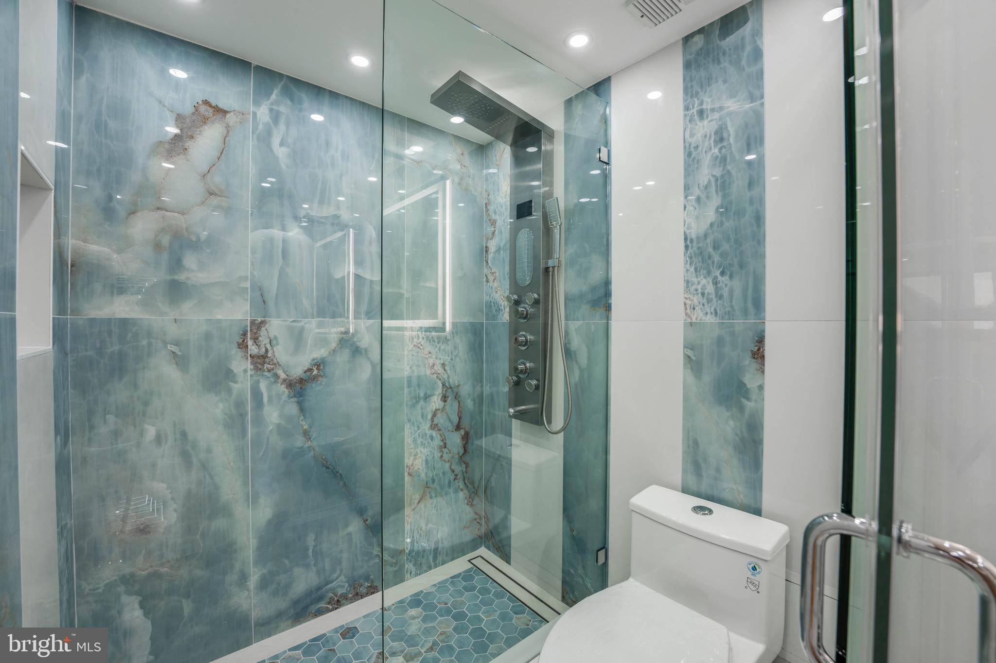 309 Yoakum Pkwy #1702