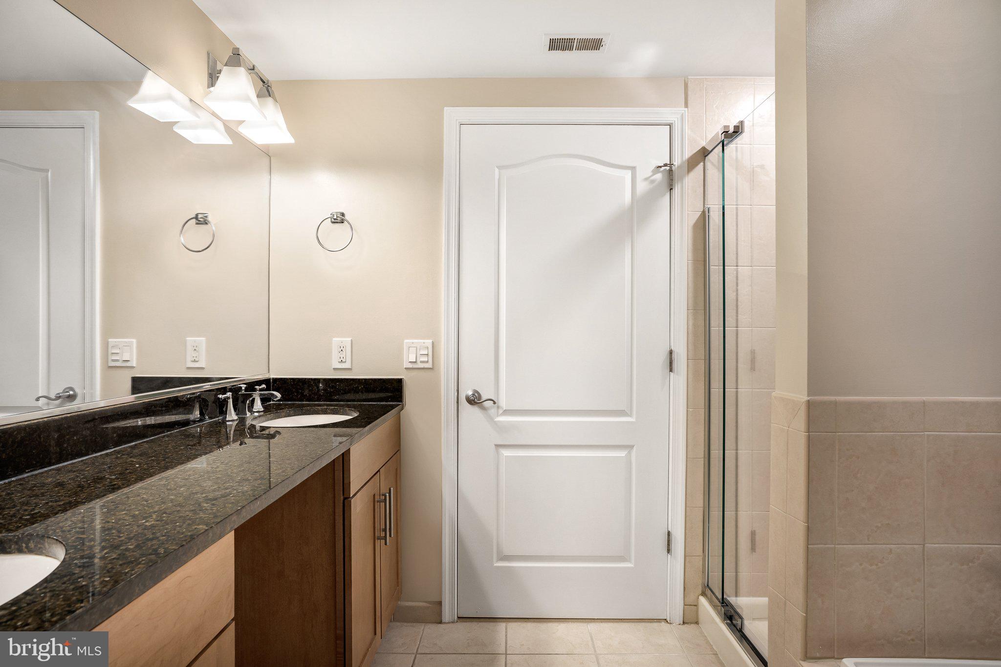 1111 Oronoco St #436