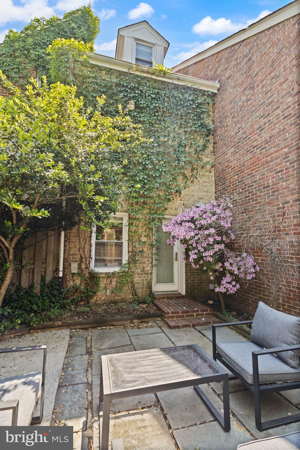 911 ORONOCO ST