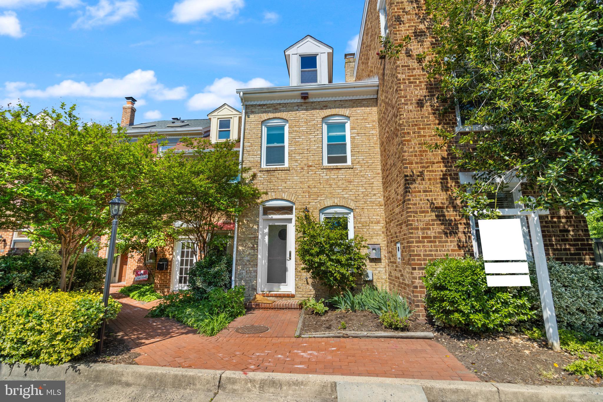 911 ORONOCO ST