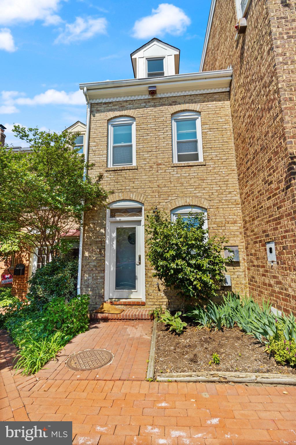 911 ORONOCO ST