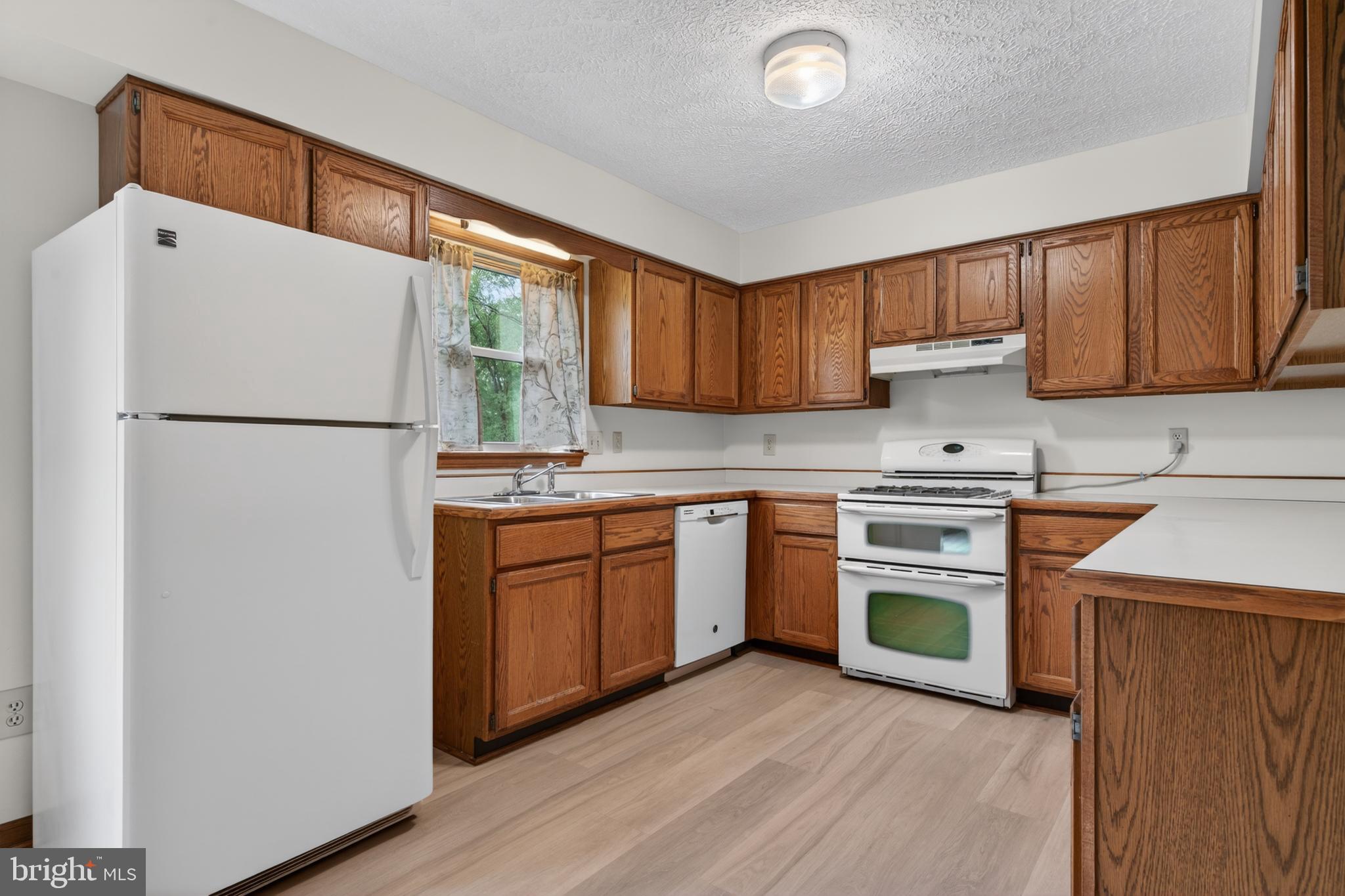 10985 BLAKE LANE