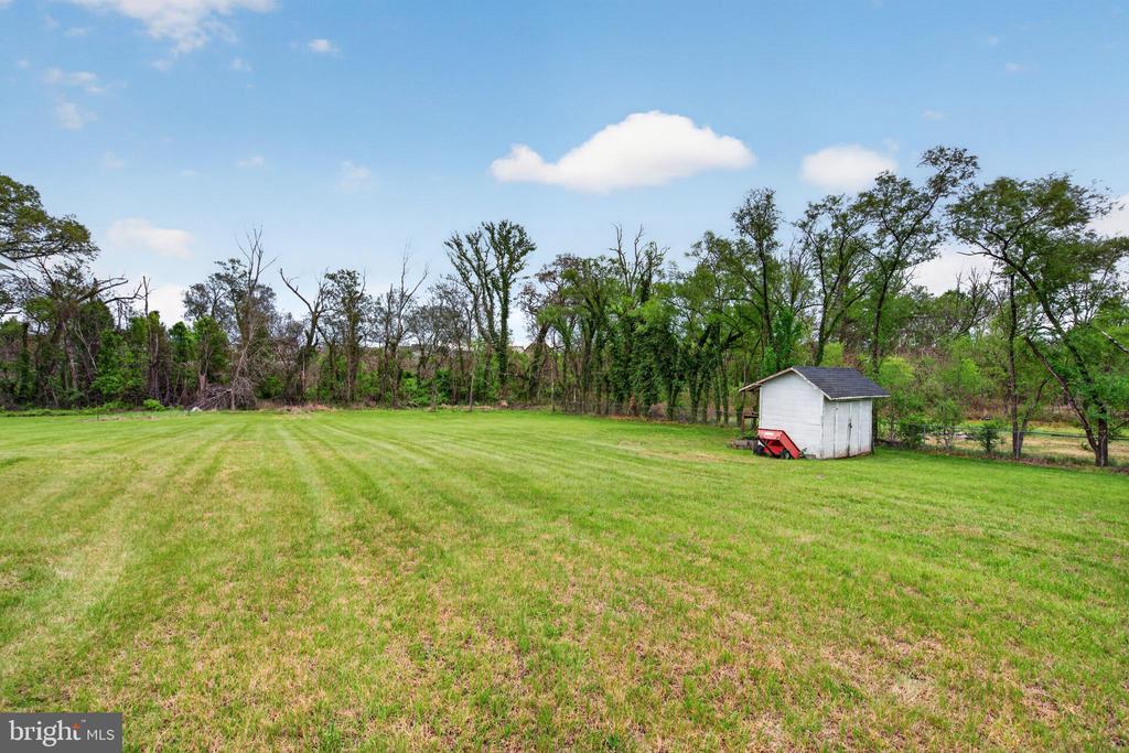 10985 BLAKE LANE