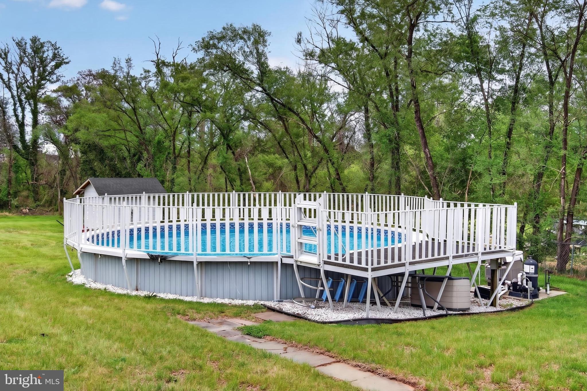 10985 BLAKE LANE